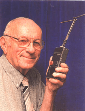 Al Gross invents the CB radio and walkie-talkie in 1945